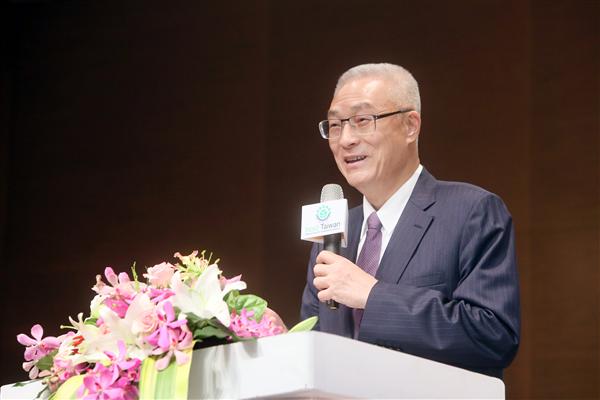 副總統吳敦義8日表示，洪秀柱現在已經恢復活力，她應該也衡量過自己的體力，覺得沒問題才勇敢直前。圖：總統府提供