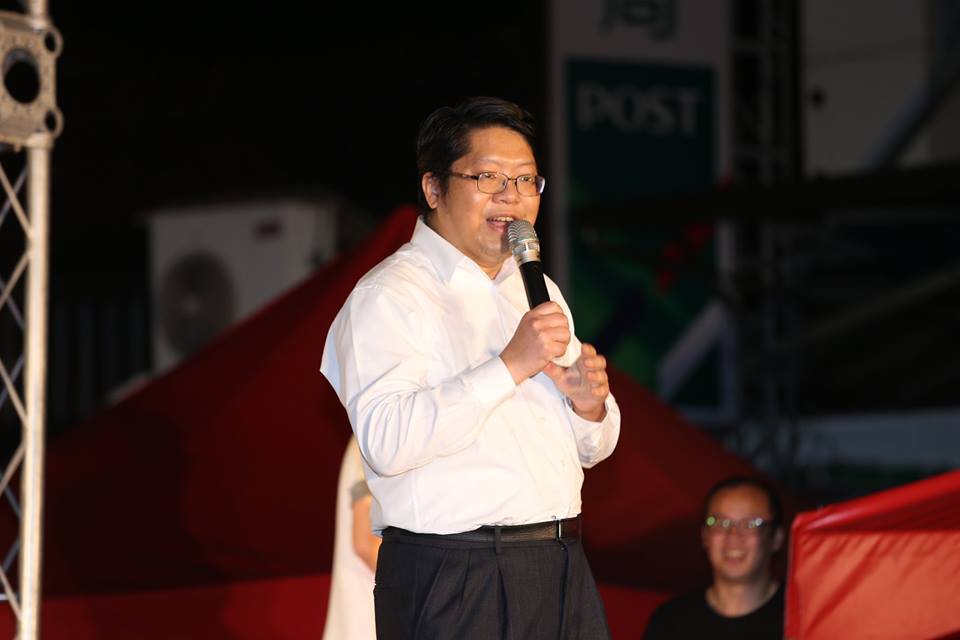 318學運週年，經濟民主連合召集人賴中強呼籲，不能讓馬英九在最後1年任期偷渡服貿及自經區條例，人民應該建立永續的監督機制，讓民主「轉大人」！圖：林雨佑/攝