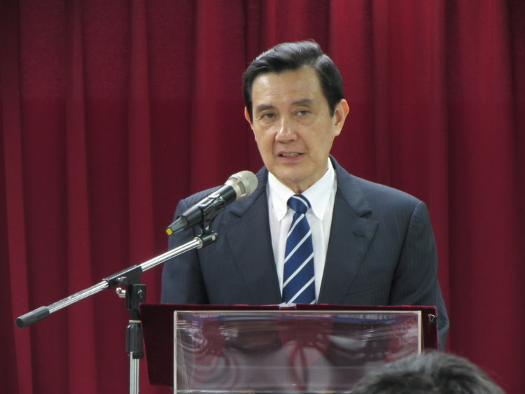 總統馬英九今（14）天在19次全國代表大會第2次會議致詞時痛批民進黨，霸佔主席台、癱瘓國會議事、少數霸凌多數， 「這種唯我獨尊、排斥異己、羞辱官員、甚至選擇性玩法的心態，才是當前台灣民主最大的危機」。圖：新頭殼資料照片