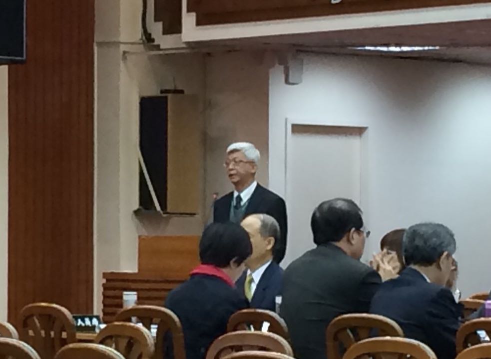 日本核污染食品輸台，財政部關務署長饒平今(26)天無奈的表示，家裡也有來自日本食品，懷疑自己已把來自核災地區的巧克力吃下肚。圖：符芳碩/攝