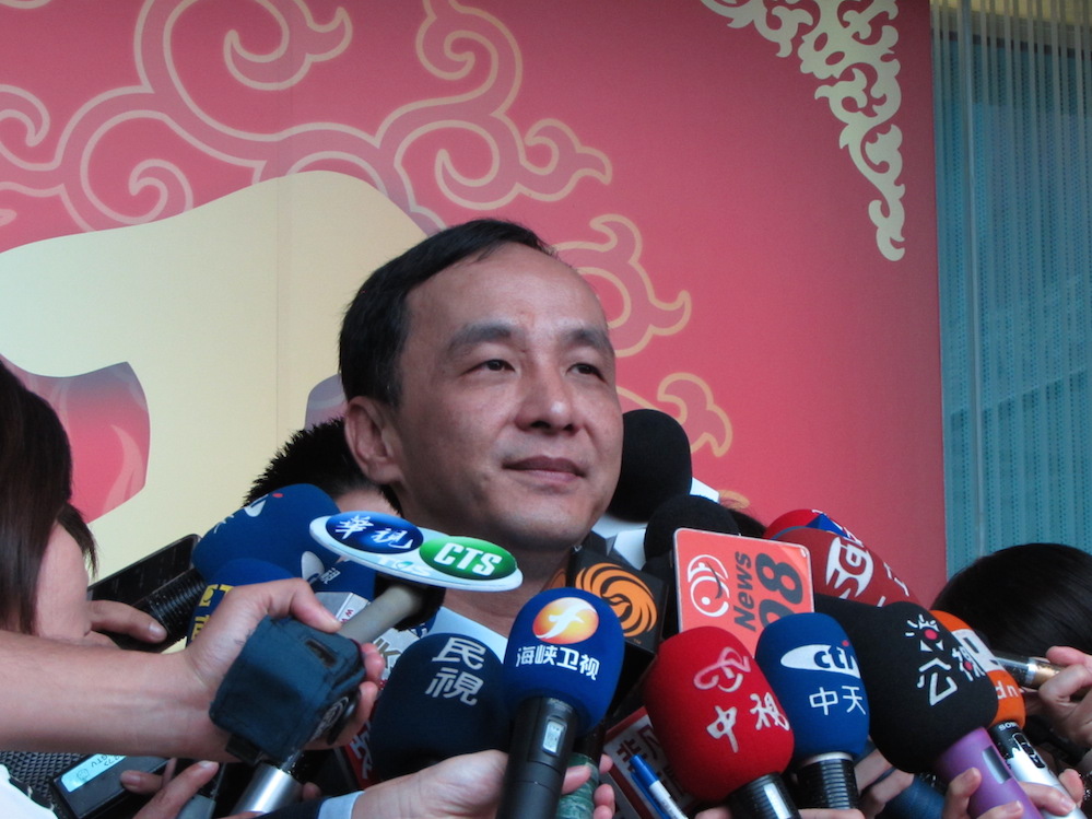 國民黨總統參選人朱立倫21日接受《新聞深喉嚨》專訪，談到自己十分傾心內閣制。圖：邱珮文/攝