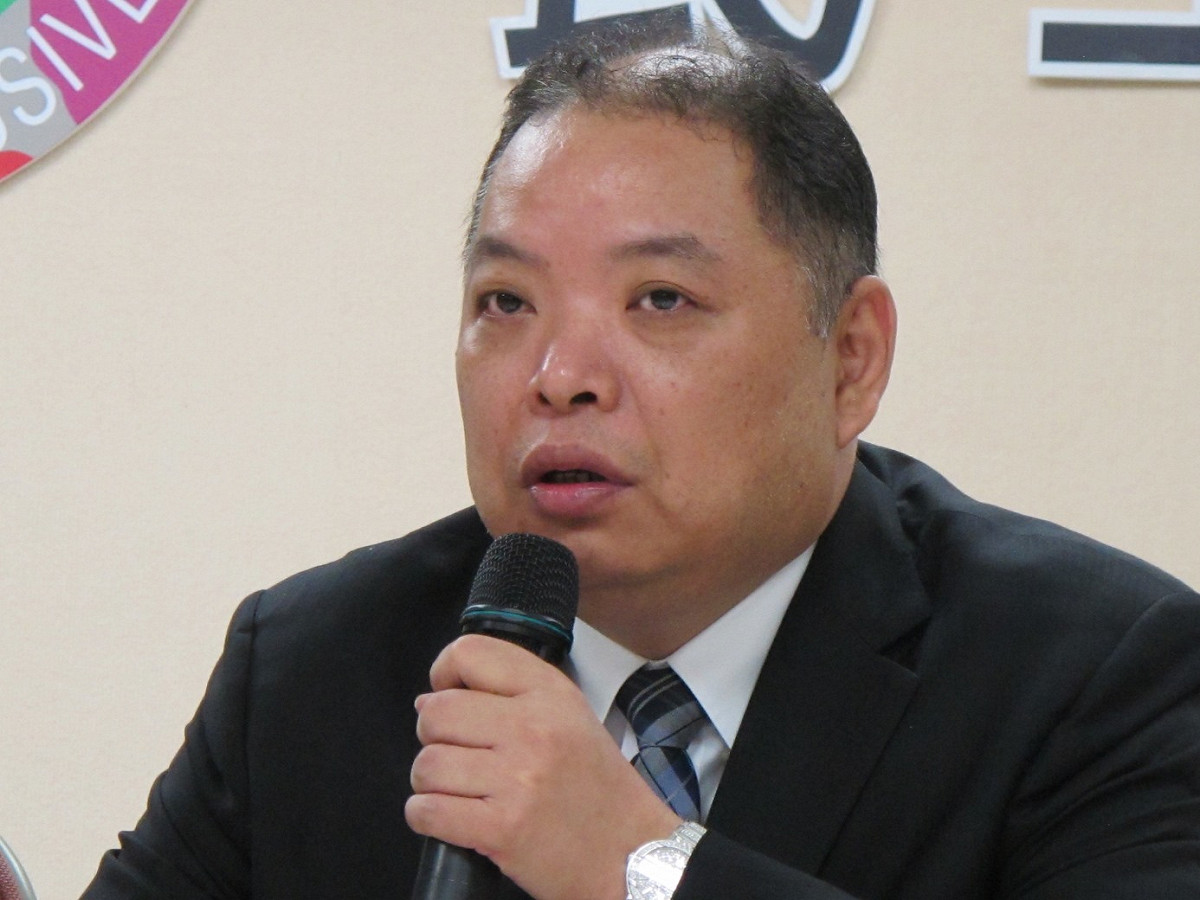 民進黨台北市黨部主委黃承國4日出席梁文傑退選記者會。圖：林朝億/攝