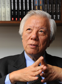 民間司法改革基金會董事長也是前中研院研究員瞿海源今(7)天發表聲明沉痛表示，會計法第99條之一的暗夜偷渡是一個可恥的錯誤。圖:翻攝自中研院網站