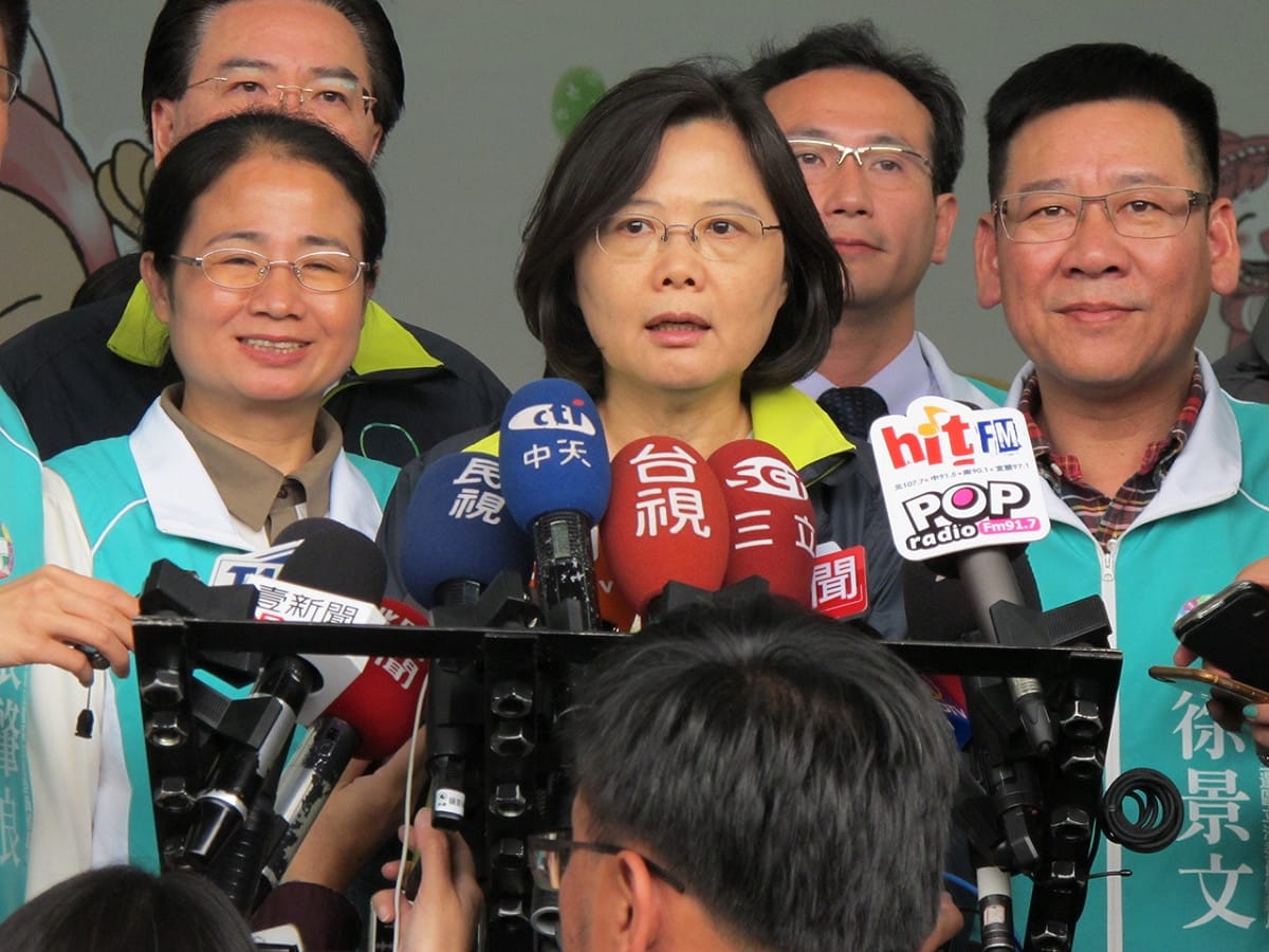 民進黨主席蔡英文9日中常會前受訪表示，台北市將成立「首都改革陣線」。圖：林朝億/攝