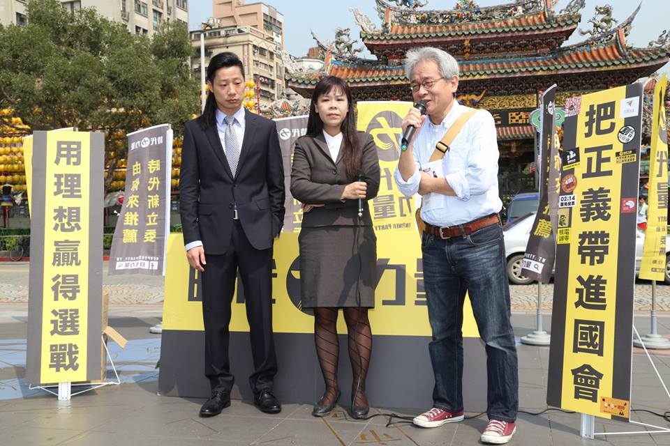 新北市第1選區立委參選人馮光遠（右一）到場力挺2人。圖：林雨佑/攝