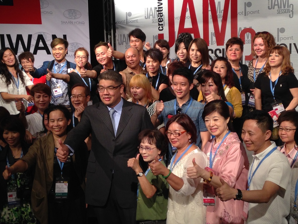 為搶救年底國民黨台北市長參選人連勝文在台北市的選情，國民黨榮譽主席連戰昨晚宴請藍營高層大老，商討選戰策略。連勝文今(3)日上午表示，過去2個月的時間都在處理內部問題，已經慢慢有些結果。圖：劉奕霆/攝