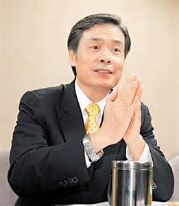 民進黨立委李俊俋、尤美女今（26）天指國安會秘書長金溥聰（圖）作為幕僚長，卻多次違憲濫權，民進黨將連署聲請大法官解釋。圖：中央社資料照片