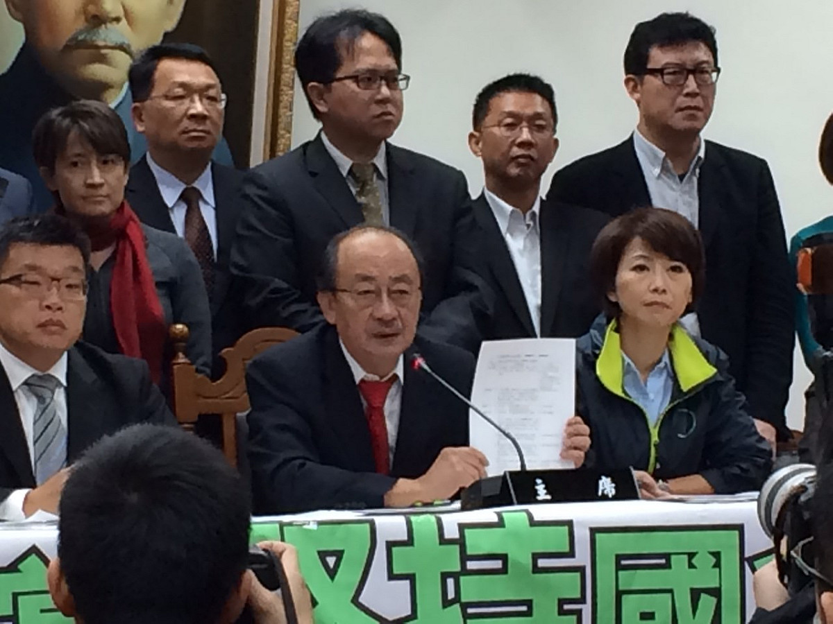 民進黨團4日針對王金平大動作提國會改革召開記者會，批評藍營為選舉作秀。圖：符芳碩/攝