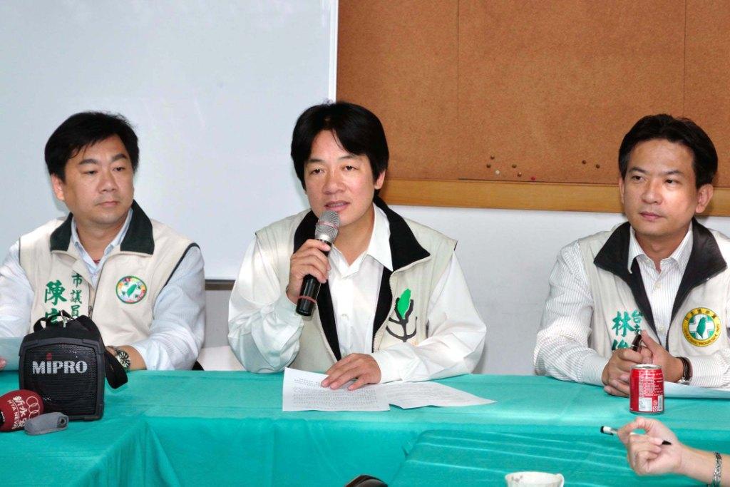 賴清德（中）表示，「機會平等、適性發展」是他教育理念的核心。圖片來源:陳衍有攝影