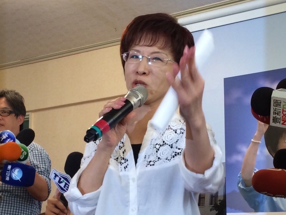 國民黨準總統候選人洪秀柱日前指出不能提中華民國存在，否則會變兩國論，引來各界譁然。對此，陸委會表示，任何關於兩岸主張都應堅持中華民國主權。圖：新頭殼資料照片
