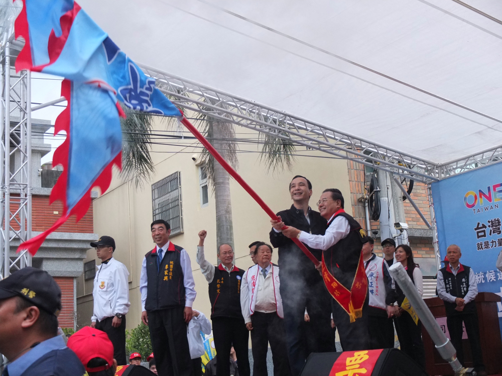 總統候選人朱立倫29日強調，桃園國際棒球場是最好的球場。圖：翁嫆琄/攝