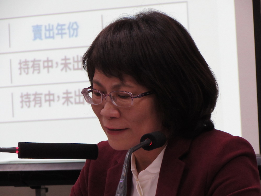國民黨副總統候選人王如玄8日開記者會說明過去軍宅事宜，卻也3度談及家人哽咽。圖：邱珮文/攝