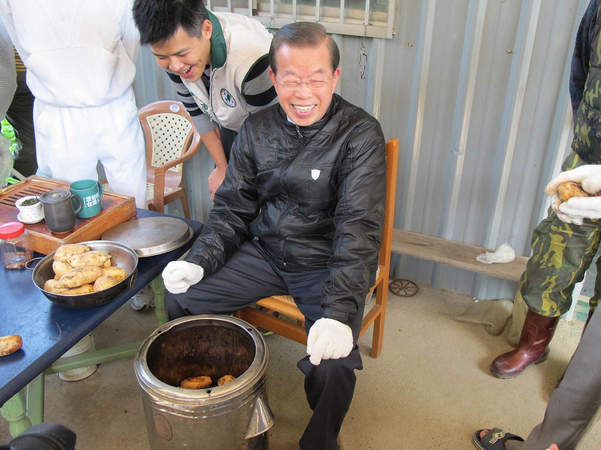 前行政院長謝長廷24日表示，民進黨應該在國會選舉與第三勢力合作。圖：新頭殼資料照片