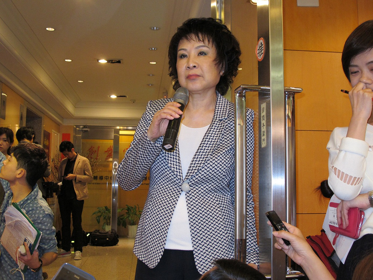 全國中小企業總會理事長林慧瑛在接待完民進黨主席蔡英文到訪後，接受媒體採訪。圖：林朝億/攝