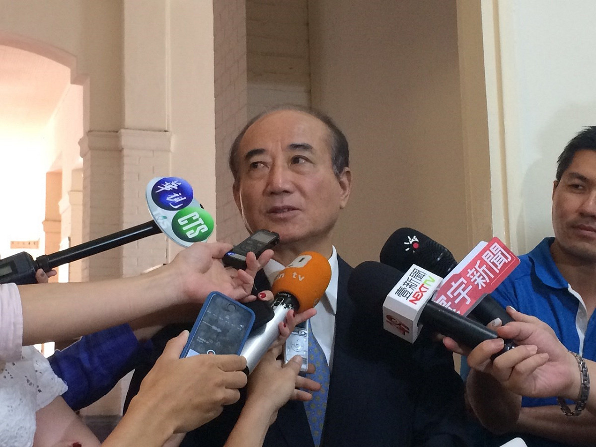立法院長王金平9日說，國慶典禮沒有考慮總統參選人的問題，都是按照慣例，黨主席坐一排、副院長則有自己位置。圖：符芳碩/攝