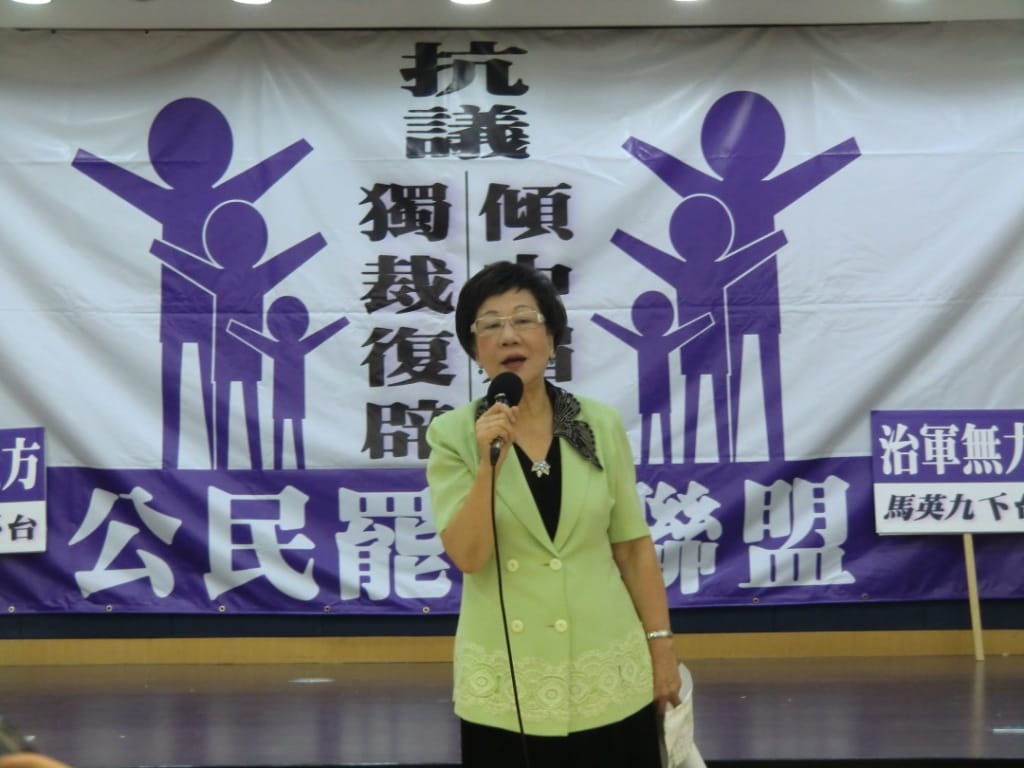 前副總統呂秀蓮16日成立罷馬聯盟，認為馬英九已不適任,呼籲馬自行下台。圖：楊喬皓/攝