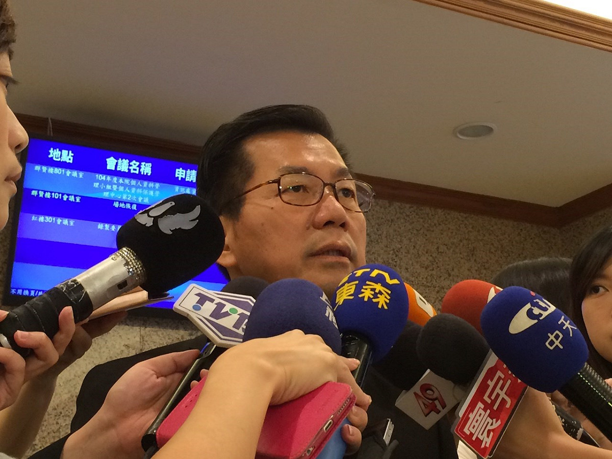 對於洪秀柱無預警宣布暫停選舉行程，綠委李應元說，民進黨要小心應對藍營盤整選戰節奏。圖：符芳碩/攝