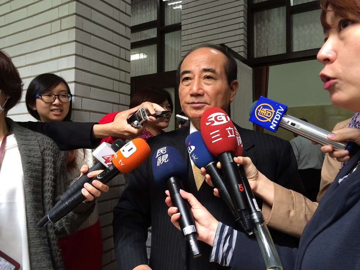 立法院長王金平今(14)天表示，投資亞投行400億是昨天晚宴上有人建議的，實際金額多少，政府要審慎評估。圖：符芳碩/攝