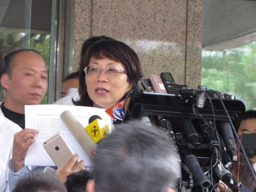 國民黨副總統參選人王如玄25日登記參選，同時對外公布財產資料。圖：邱珮文/攝