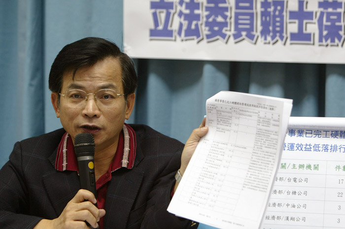 國民黨立院黨團書記長賴士葆強調，把核四蓋完是民進黨和國民黨的共識，因此國民黨團希望通過核四預算，「先讓核四蓋完，做安全的檢查後再決定是否商轉」。圖片來源：中央社資料照片