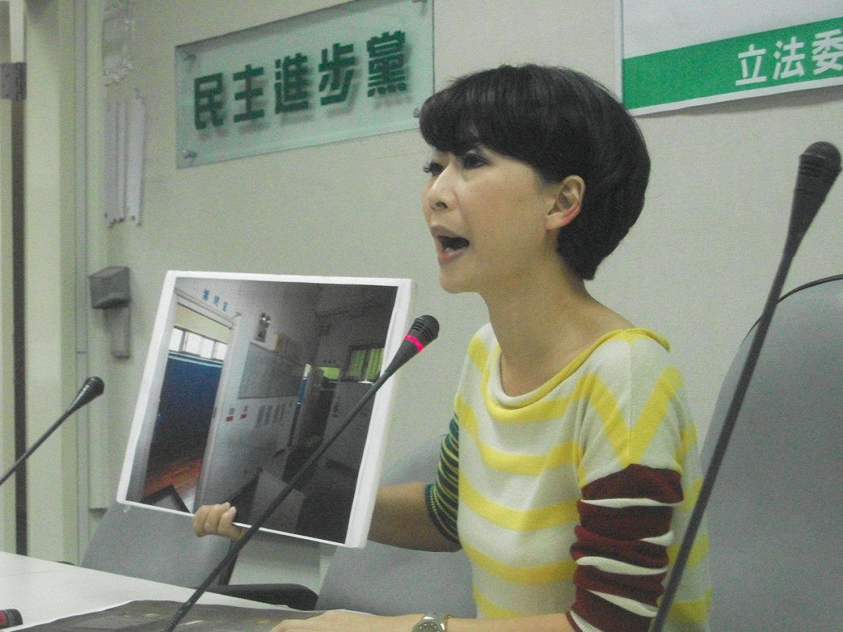 針對洪仲丘案，民進黨立委陳亭妃今（23）日上午致電國防部長高華柱，要求將269旅政戰主任陳毅銘上校等人全部調離現職，否則真相無法大白。圖：涂鉅旻/攝