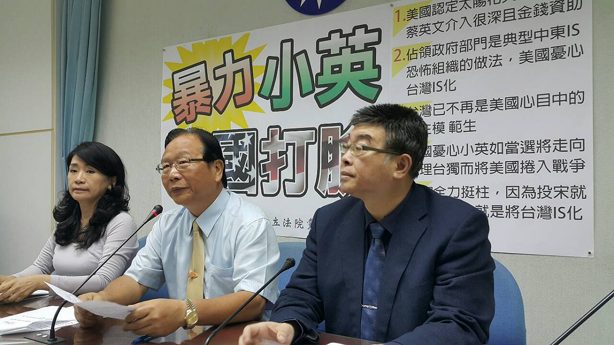 國民黨團11日上午召開記者會，引用《外交家》雜誌評論指出，蔡英文以「租用暴民」的手法，讓美國認為台灣不再是民主模範生。圖：符芳碩/攝