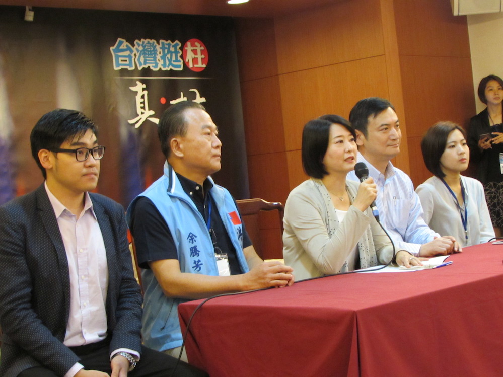 洪秀柱辦公室3日召開記者會強調，「洪秀柱絕對會以總統身分參選到底，毋庸置疑！」這次行程暫停也與金溥聰完全沒有關係。圖：邱珮文/攝