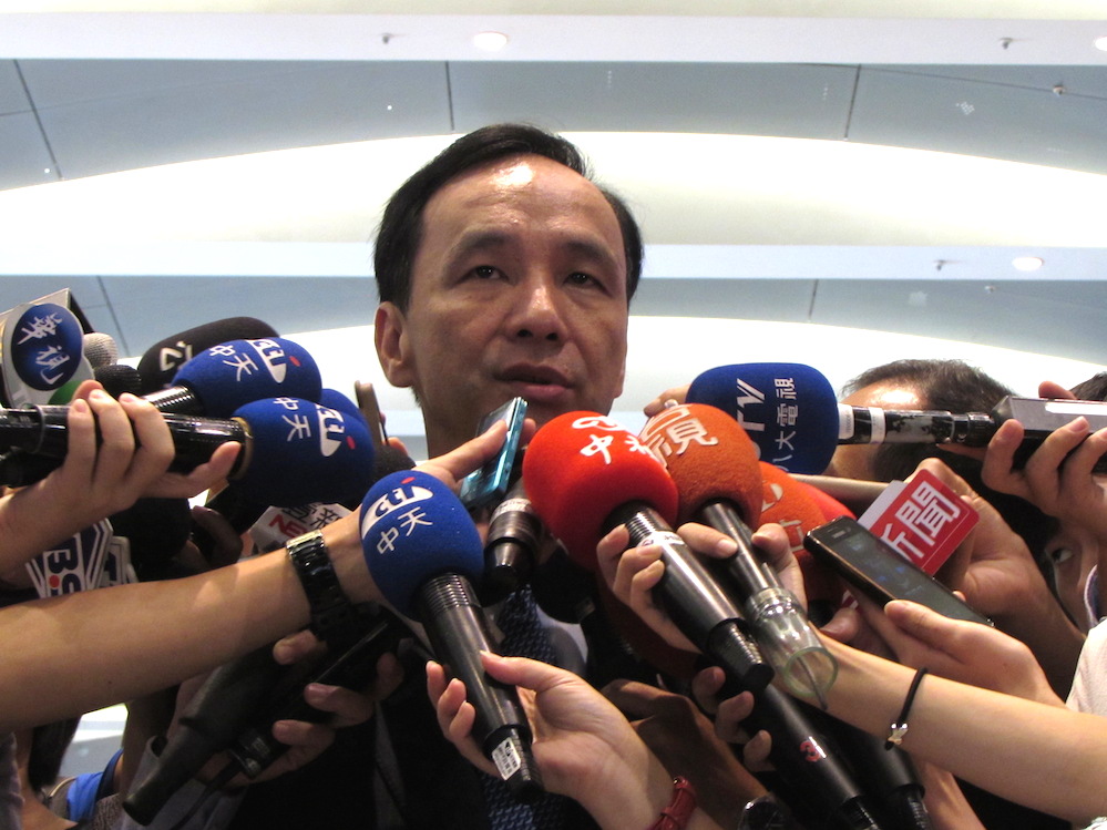 針對昔日副手許志堅涉貪遭聲押，新北市長朱立倫30日表示難過與痛心。圖：邱珮文/攝