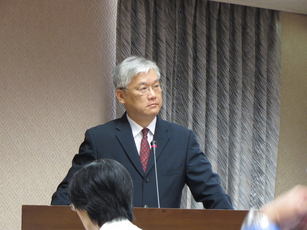 陸委會主委夏立言1日到立法院內政委員會報告「中國大陸宣布實施卡式臺胞證之溝通過程及後續因應」。圖：邱珮文/攝