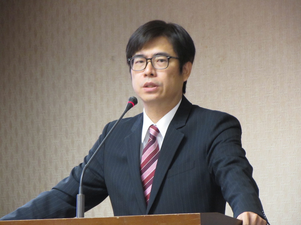 民進黨立委陳其邁今(30)日在立法院痛批，前副總統蕭萬長與中國國家主席習近平見面結果「45秒KO結束」，這丟臉丟大了。圖：邱珮文/攝
