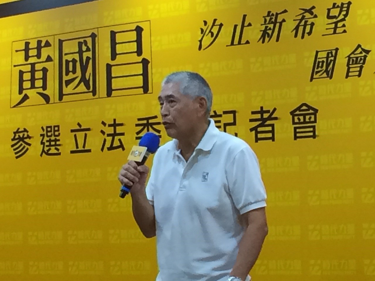 導演柯一正說，從318學運起，就期待年輕人進入國會推動改革，樂見黃國昌承擔責任參選。圖：符芳碩/攝