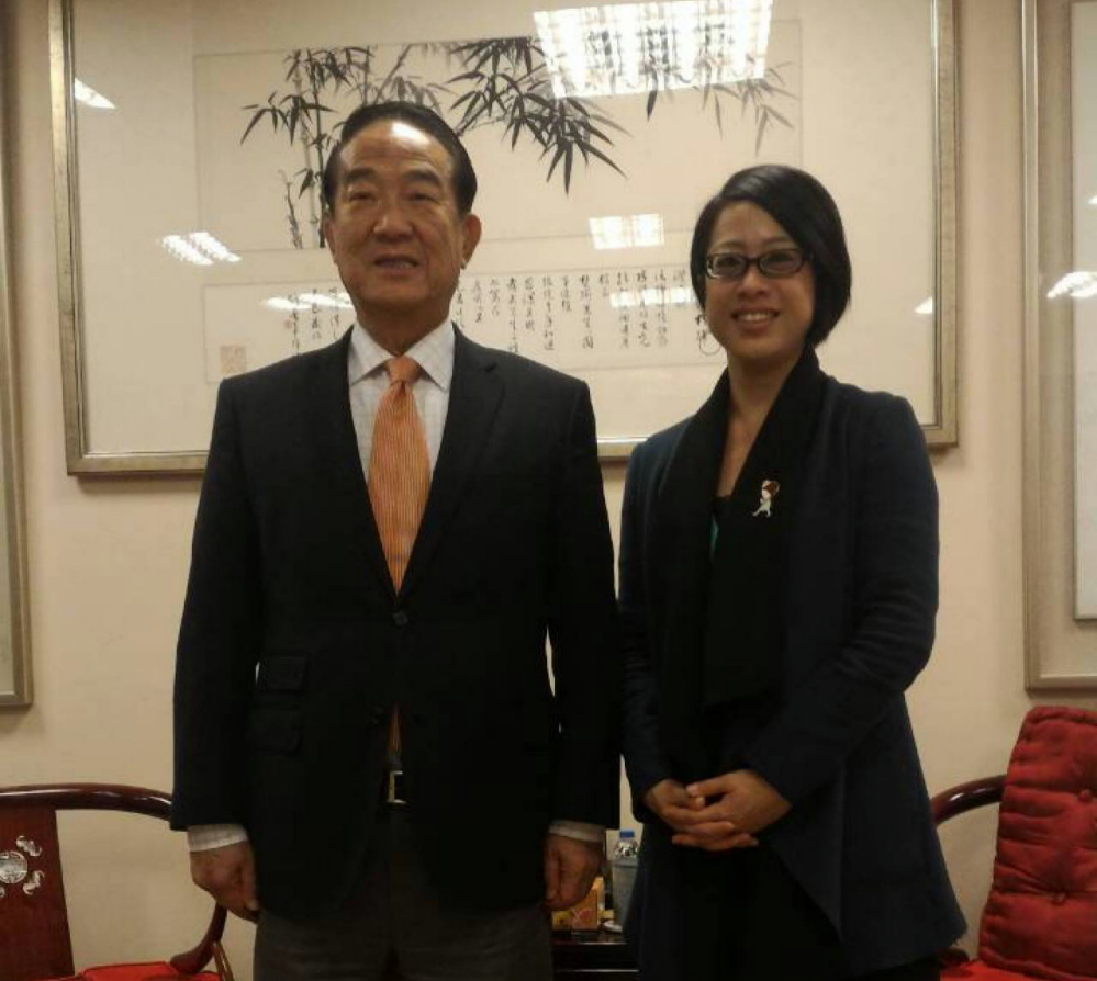 綠社盟立委候選人李晏榕日前因與橘、綠同台惹議，社民黨15日公告，她已自請處分。圖：社民黨提供