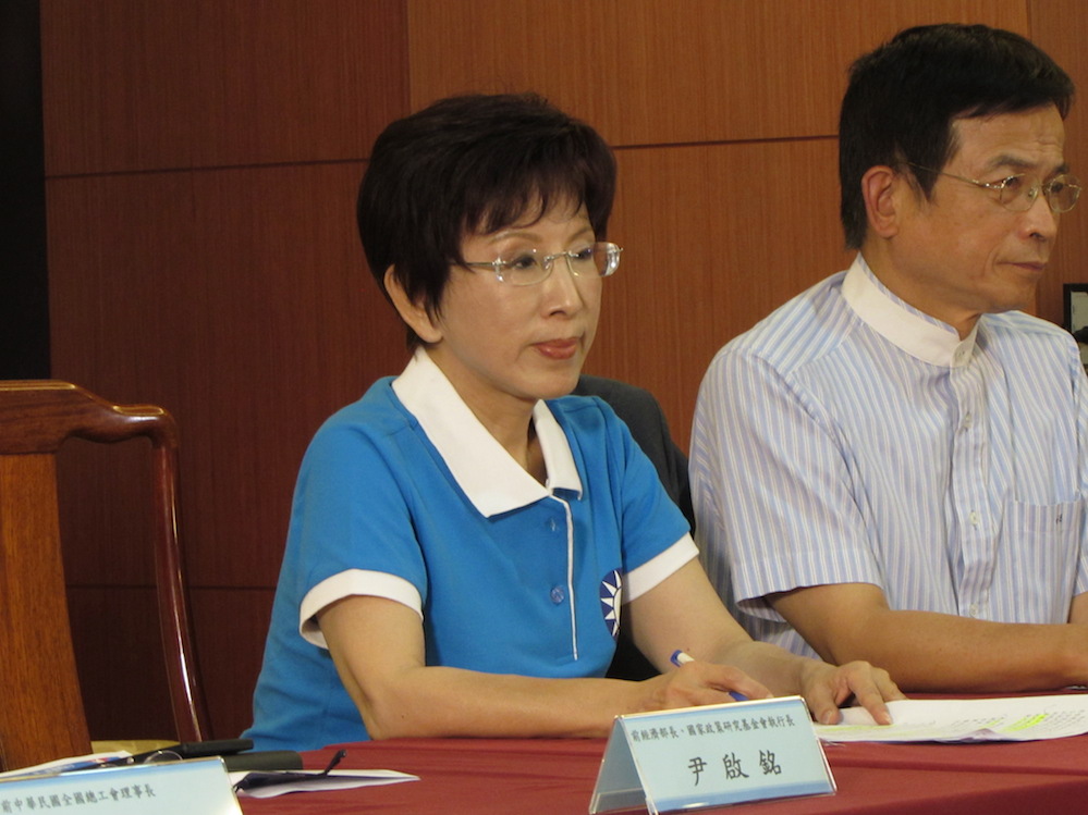 國民黨總統候選人洪秀柱25日提出長期照護4大政策，包括：鄉鄉有長照、積極培育專業人才、鼓勵發展創新服務以及推動長照保險。圖：新頭殼資料照片