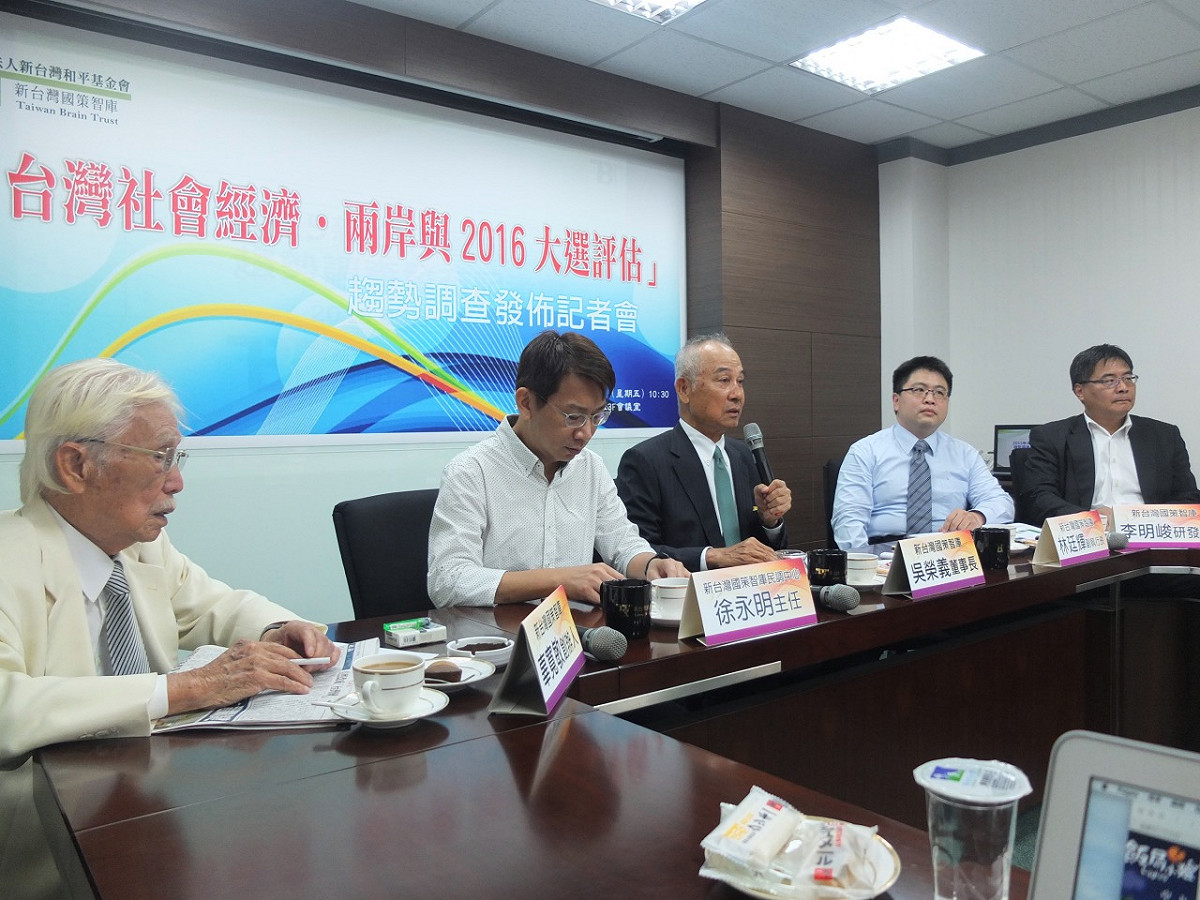 新台灣國策智庫18日公布最新2016大選民調結果，宋楚瑜的支持度小輸給洪秀柱。圖：翁嫆琄/攝