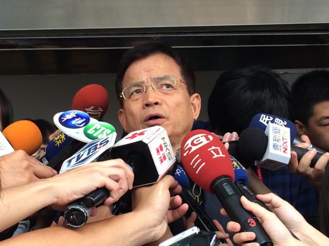 傳民進黨將提出林全版證所稅版本，賴士葆14日表示，歡迎各版本一起討論，但不排除表決。圖：符芳碩/攝