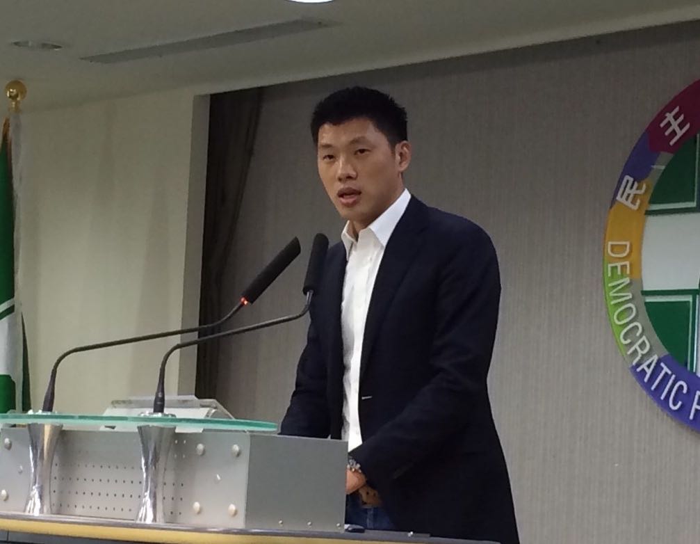 民進黨新北市議員沈發惠25日在臉書上爆料黃國昌將在汐止選區參選立委，但民調不如自己穩定領先。對此，民進黨發言人王閔生表示，選對會是以綜合評估，才決定在11選區不予提名。圖：符芳碩/攝
