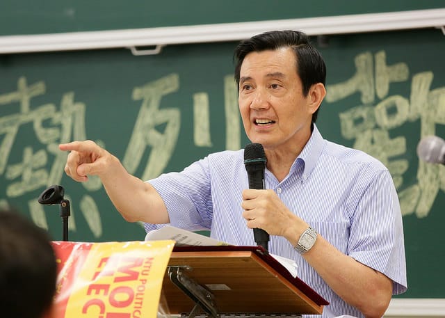 針對總統馬英九的政治獻金一事，總統府發言人陳以信8日表示，民進黨若要指控此事，就要拿出證據，否則「這不是一位總統候選人應有的格調」。圖：總統府提供
