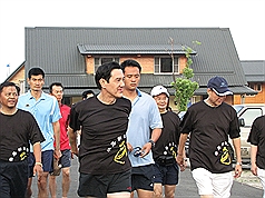 八八風災將屆滿2週年，馬英九6日晚間特地南下夜宿屏東瑪家鄉禮納里永久屋，今早6點多即早起晨跑。圖片來源：中央社。