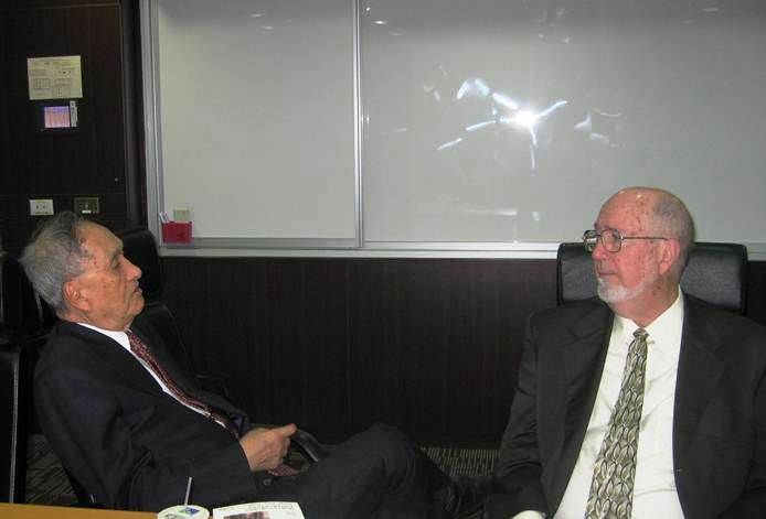 雖然未被告知、無辜捲入1971年爆裂物運送案，但美國傳道士唐培禮（右）昨（8）日談起此事時，還是對老友彭明敏持著包容的態度。圖：林朝億/攝影