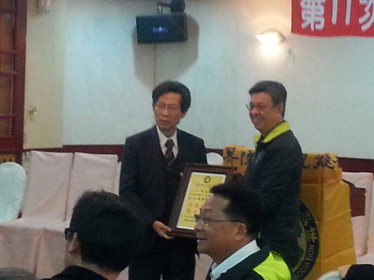 民進黨副總統候選人陳建仁17日出席「世界陳氏宗親總會理監事聯席會議」，獲頒為永久榮譽理事長。圖：楊淳卉/攝