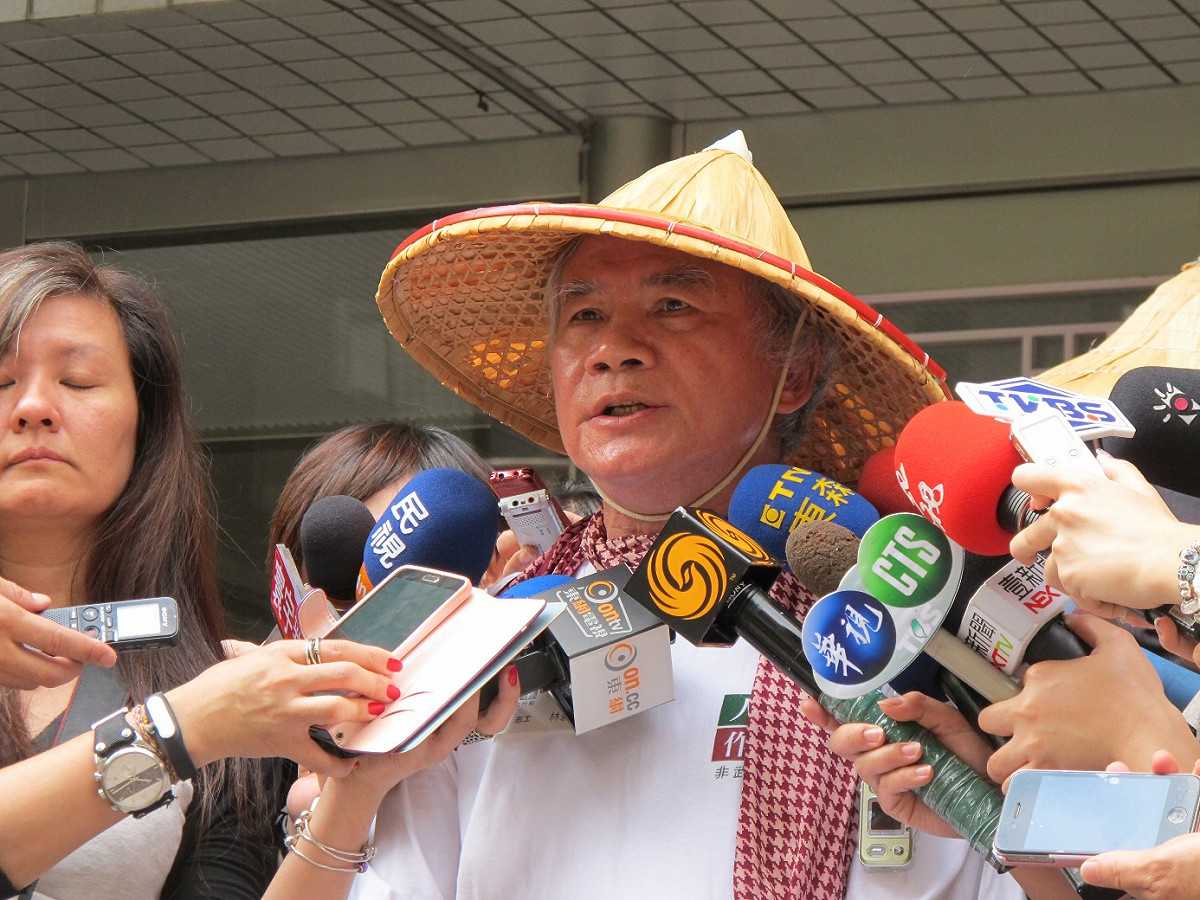 前民進黨主席林義雄22日召開記者會前，要求中國時報記者離開。圖：林朝億/攝
