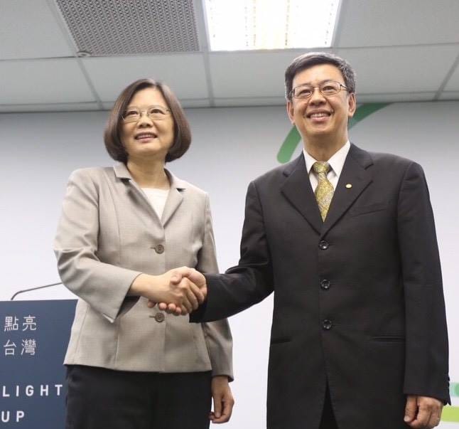 民進黨總統參選人蔡英文的副手陳建仁擔任共同作者文章曾被Cancer雜誌指為涉嫌抄襲。圖：翻攝蔡英文臉書
