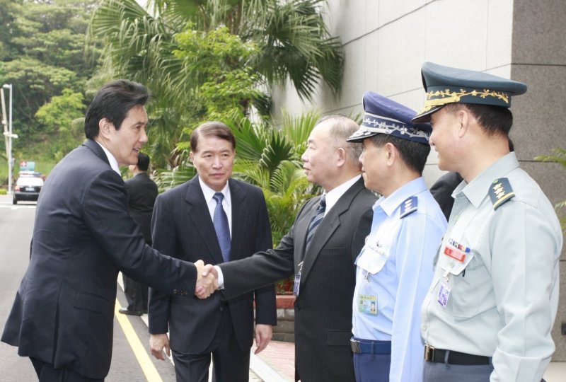 總統馬英九6日視導國軍漢光31號電腦輔助指揮所演習，他特別強調「居安思危」的重要性 。圖：國防部提供