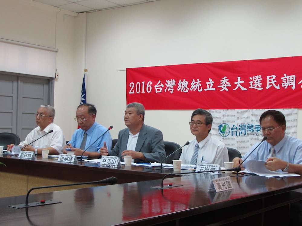 台灣競爭力論壇11日公佈最新民調，蔡英文獲得36%支持度，洪秀柱獲得26.9%支持度，宋楚瑜支持度為15.5%。圖：邱珮文/攝