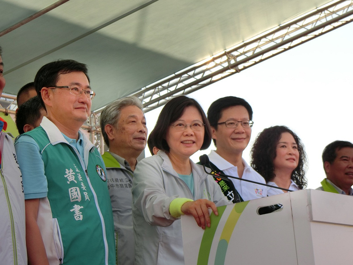 民進黨總統參選人蔡英文7日輔選行程馬不停蹄，拉抬台中、彰化立委選情，並於上午針對馬習會再發表3點聲明。圖：楊淳卉/攝