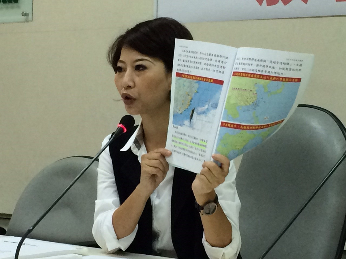 民進黨團書記長陳亭妃2日指出，陸委會呼籲國人勿出席中國閱兵典禮，卻拒絕公布赴中人士名單，根本是故意放水。圖：符芳碩/攝