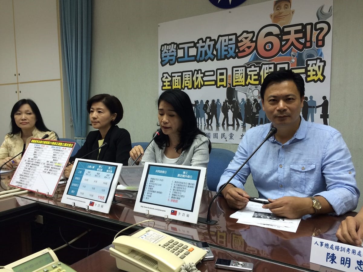 國民黨立委吳育仁(右1)14日說，朱立倫能讓黨內本土派回流，「不然換柱要幹嘛？」圖：符芳碩/攝