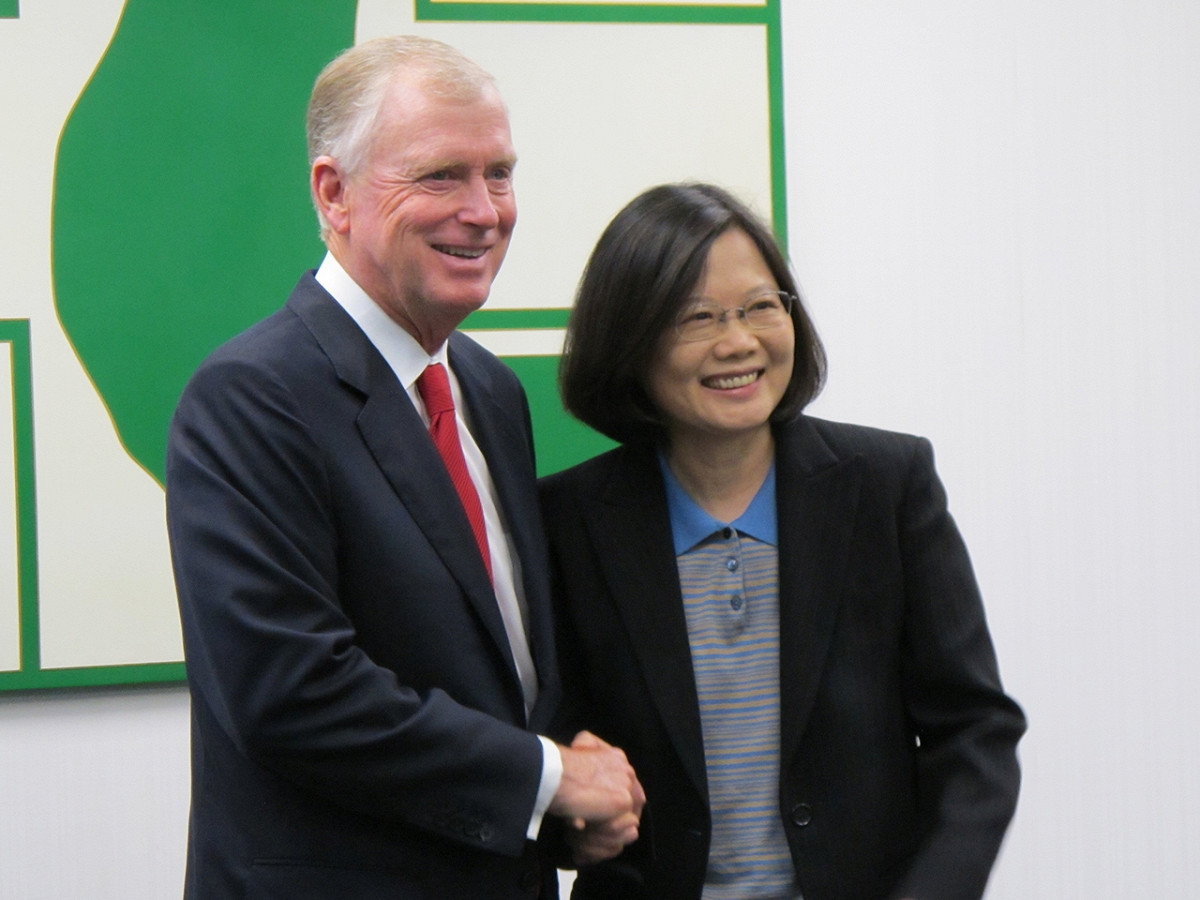 民進黨主席蔡英文20日接見到訪的美國前副總統奎爾。圖：林朝億/攝