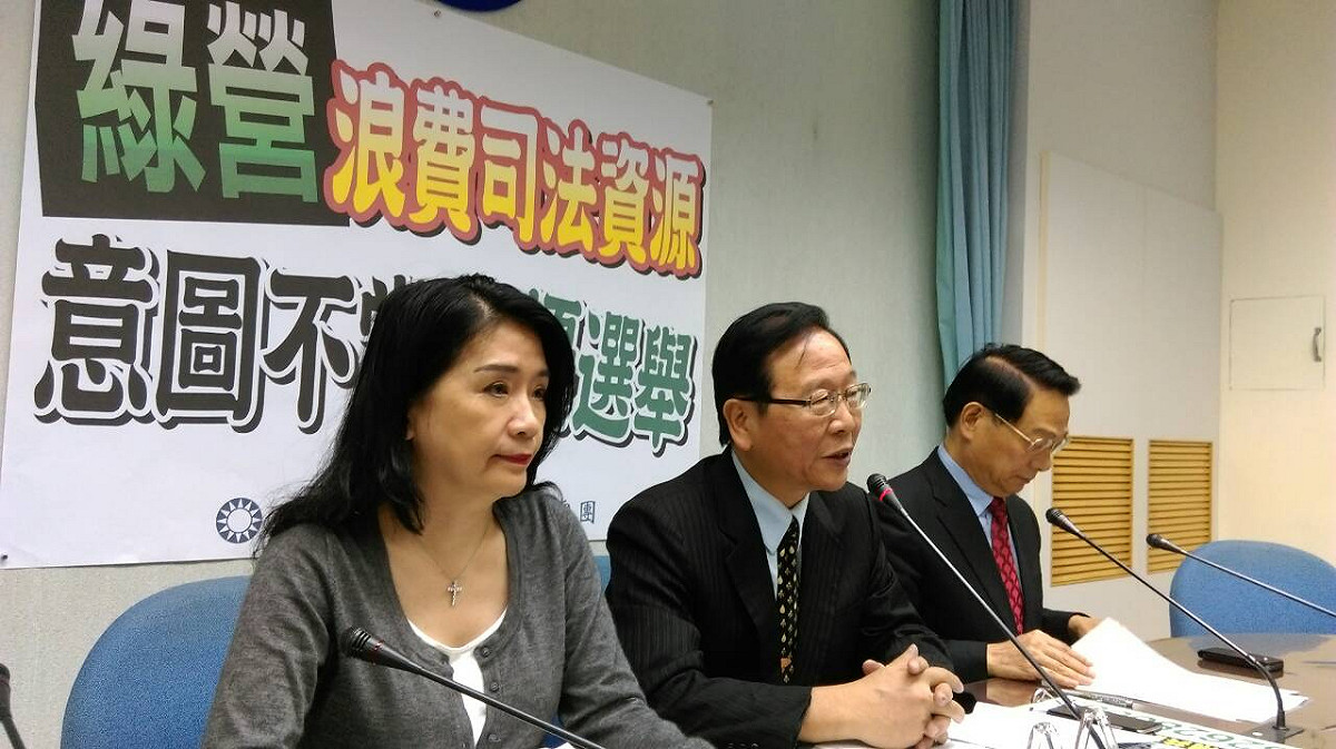 國民黨立院黨團22日召開記者會，控訴綠營告發「換柱」涉「搓圓仔湯」是選舉奧步。圖：符芳碩/攝