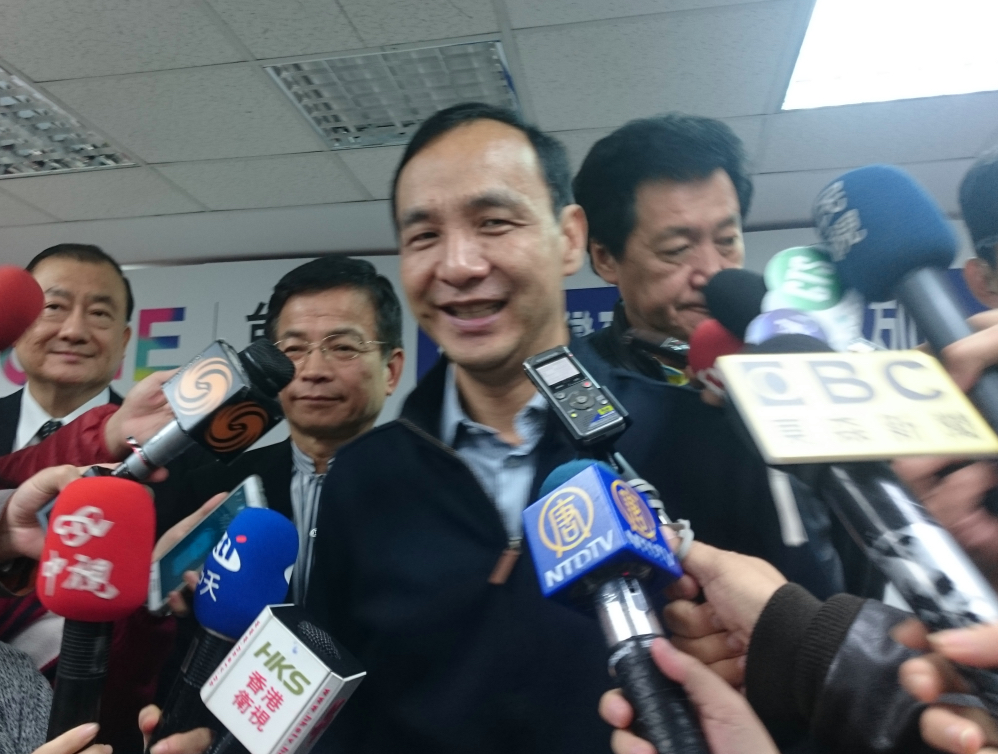 針對副手王如玄的軍宅爭議，國民黨總統候選人朱立倫7日強調，若有違法，就歡迎大家來告。圖：翁嫆琄/攝